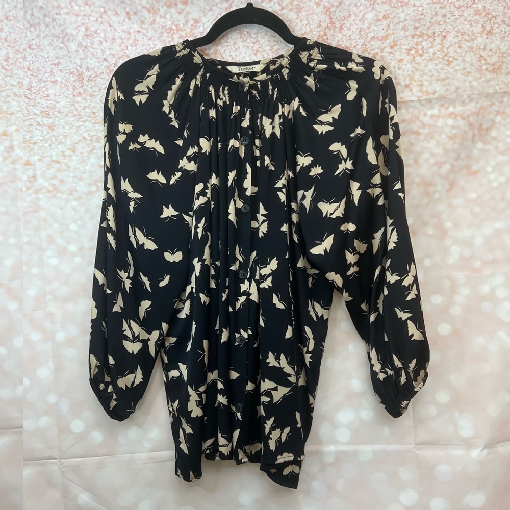 🦄SOLD🦄 Tucker The Classic Blouse in Butterflies, Silk - Picture 2 of 12